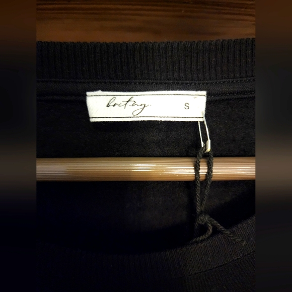 NWT Black Rhinestone Skull Longsleeve - Picture 4 of 8